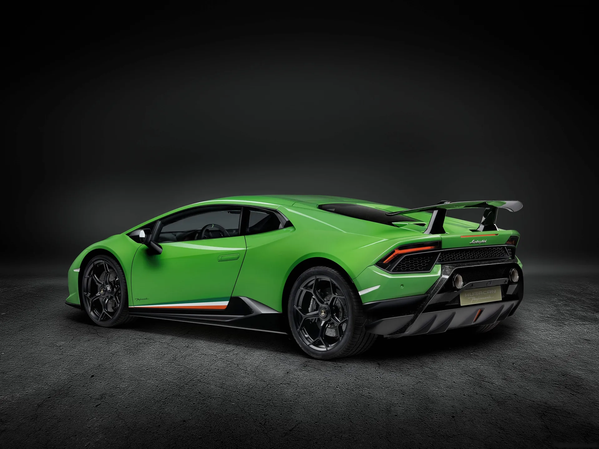 Lamborghini Huracan Performante (2018) – zadní tříčtvrteční pohled