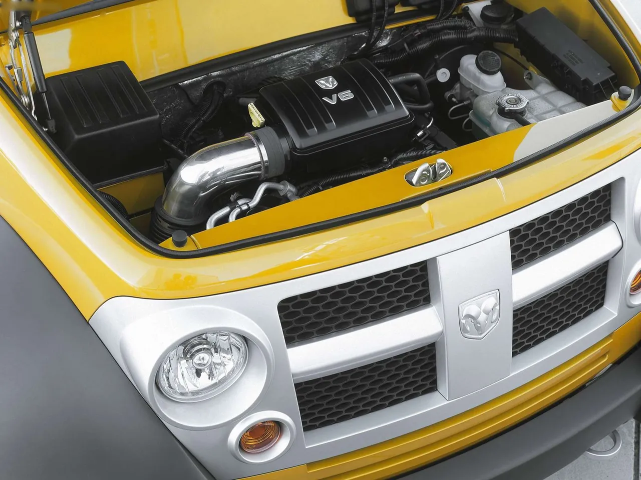 Dodge M80 Concept (2002) – motorový prostor