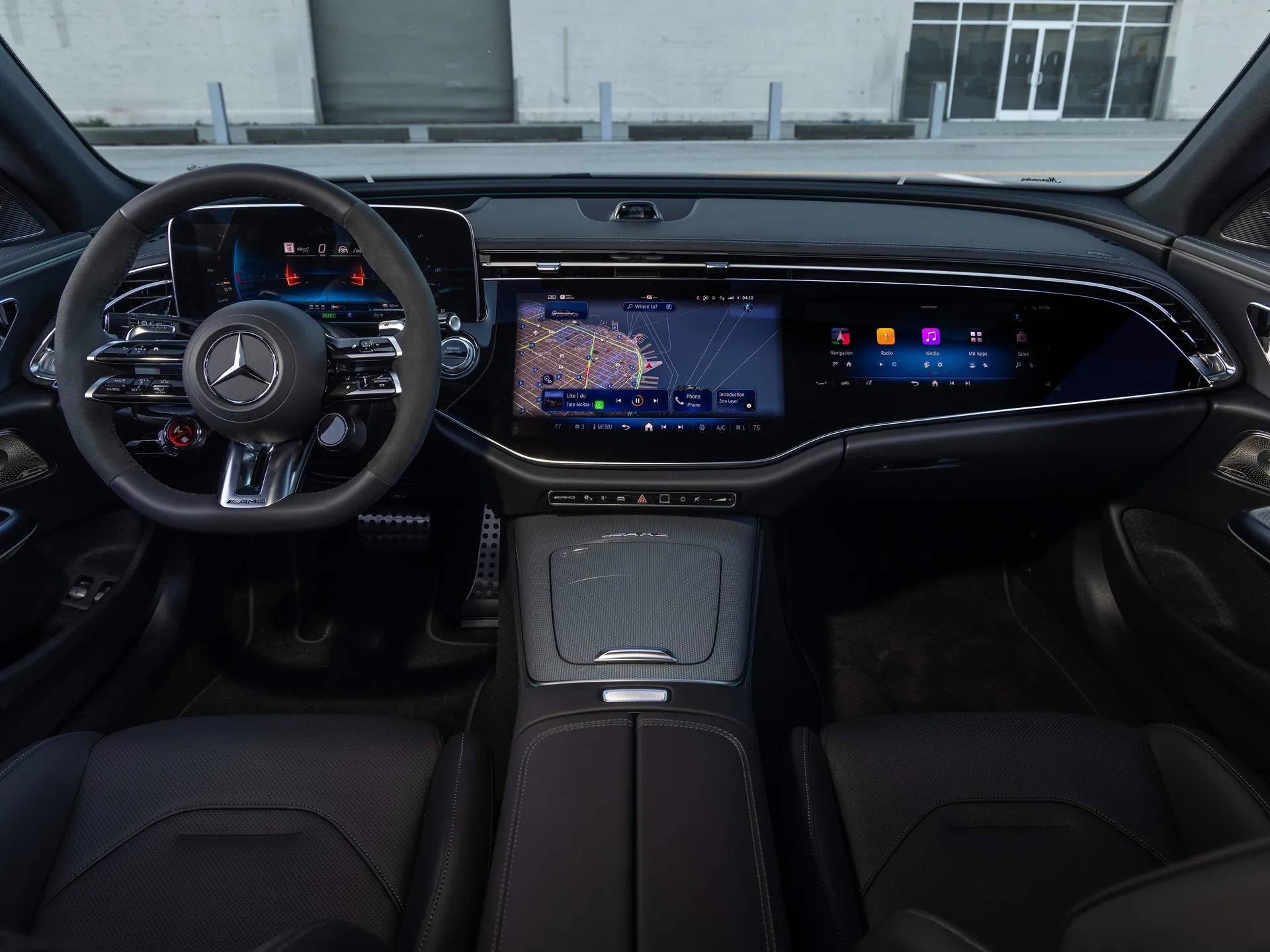 Mercedes-Benz E53 AMG Hybrid Estate (2025) – interiér
