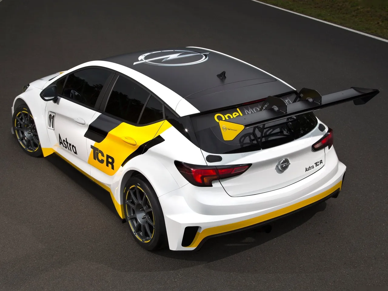 Opel Astra TCR (2016) – zadní tříčtvrteční pohled