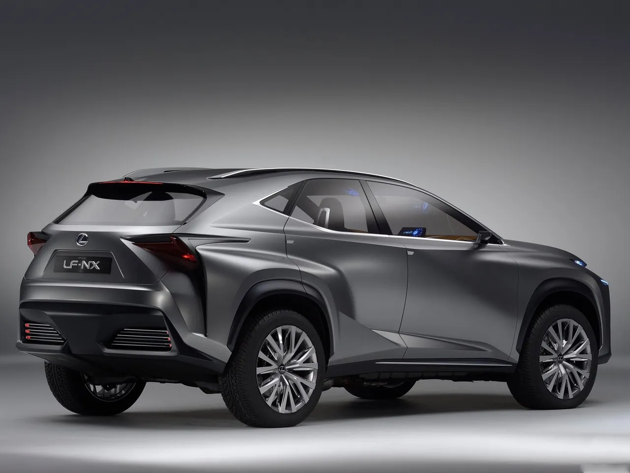 Lexus LF-NX Concept (2013) – zadní tříčtvrteční pohled