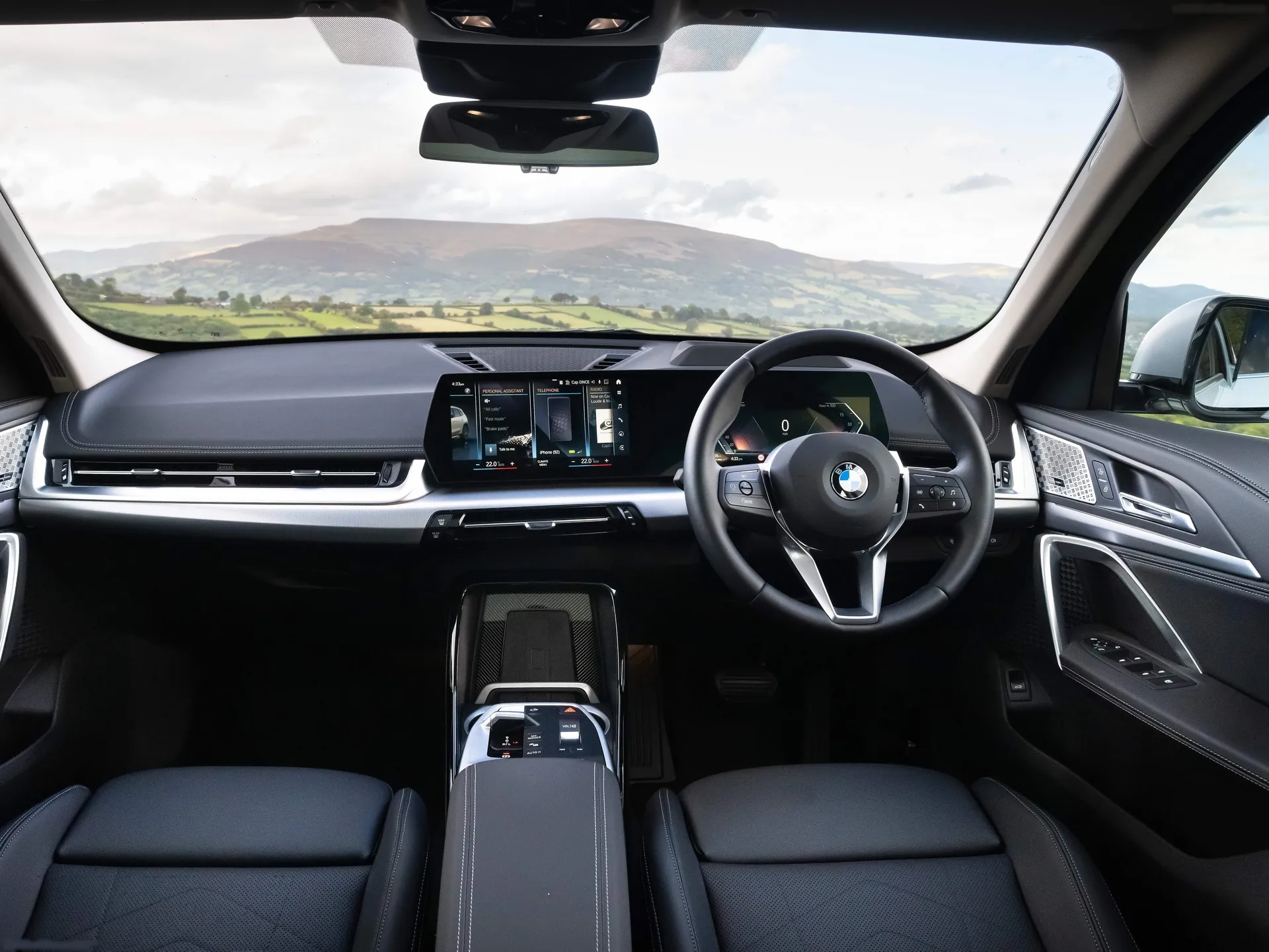 BMW X1 [UK] (2023) – interiér
