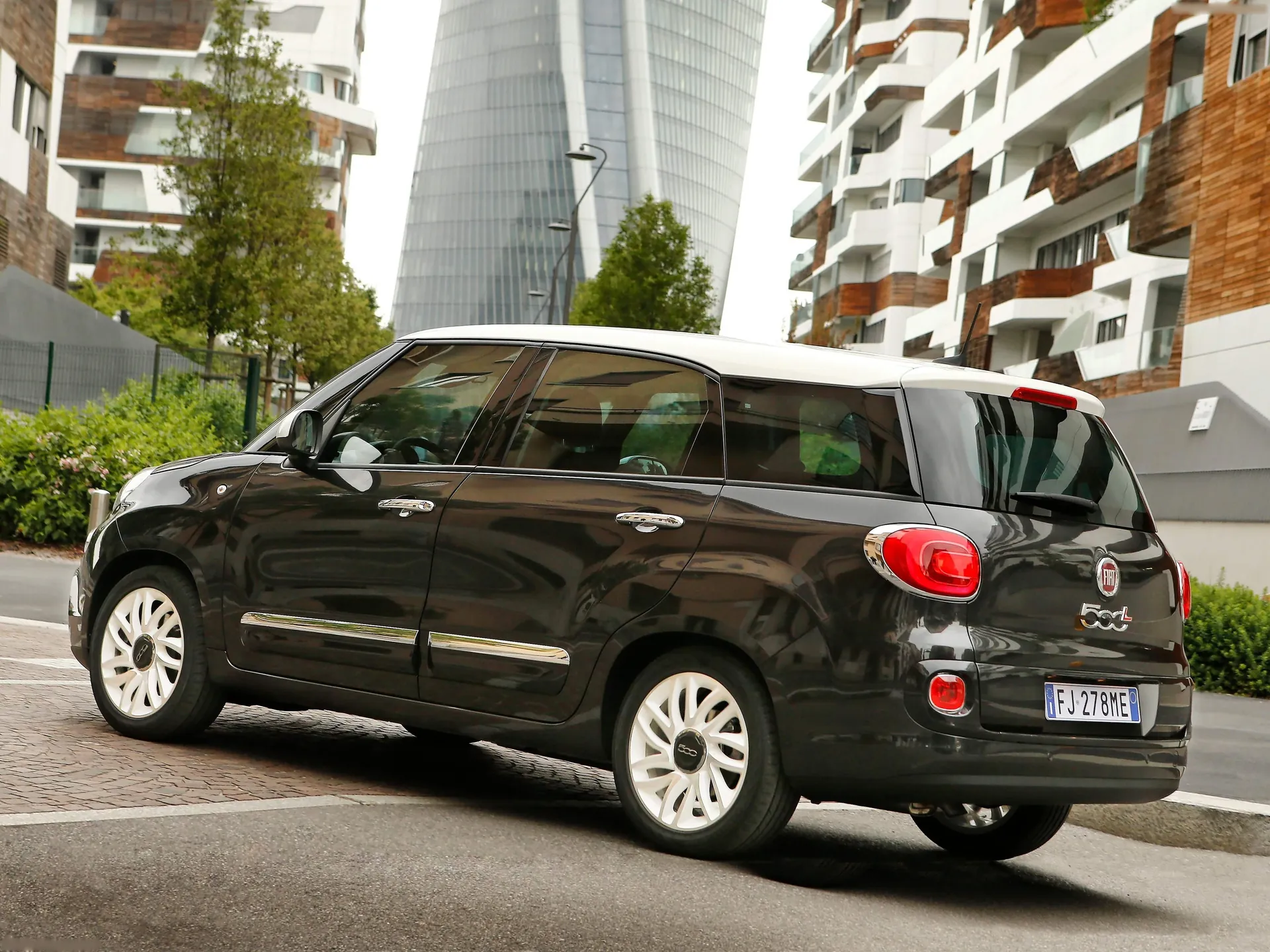 Fiat 500L Wagon (2018) – zadní tříčtvrteční pohled