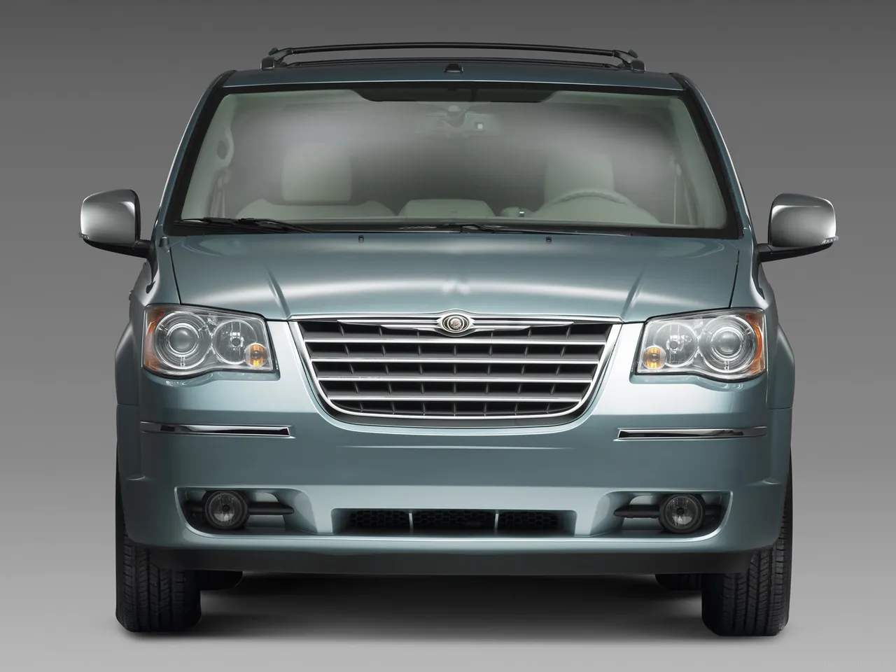Chrysler Town and Country (2008) – zepředu
