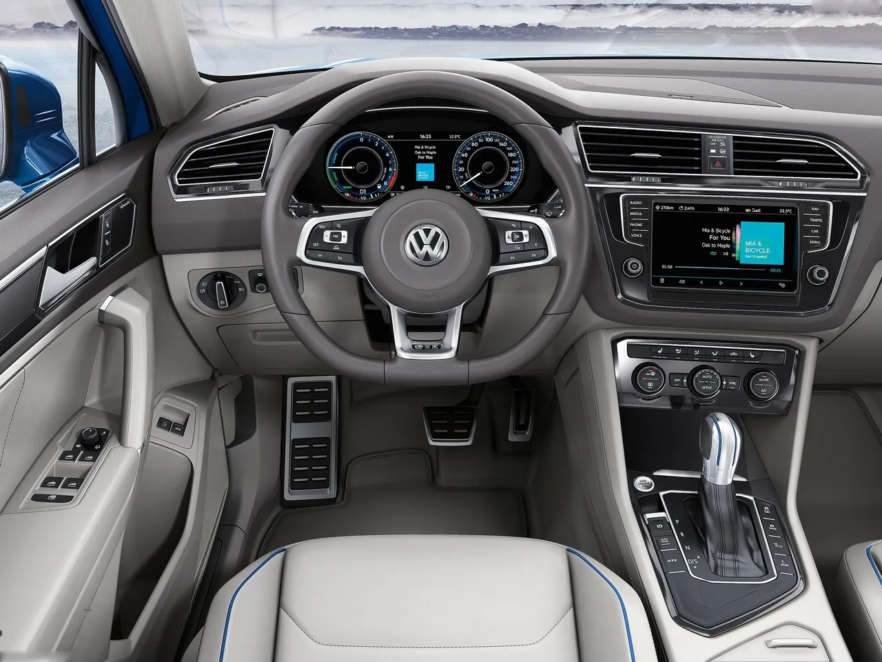 Volkswagen Tiguan GTE Concept (2015) - Interior