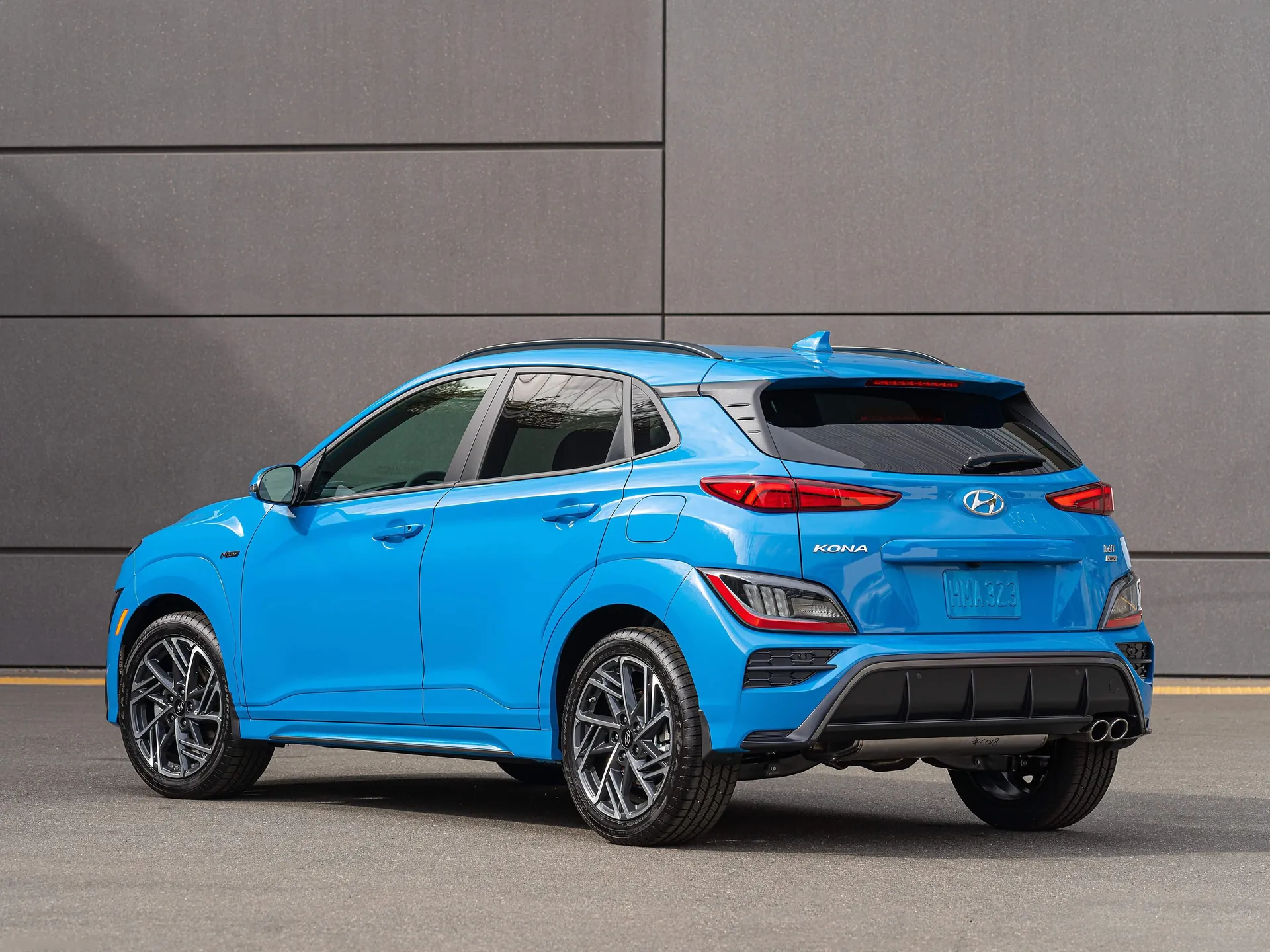 Hyundai Kona N Line [US] (2022) – zadní tříčtvrteční pohled