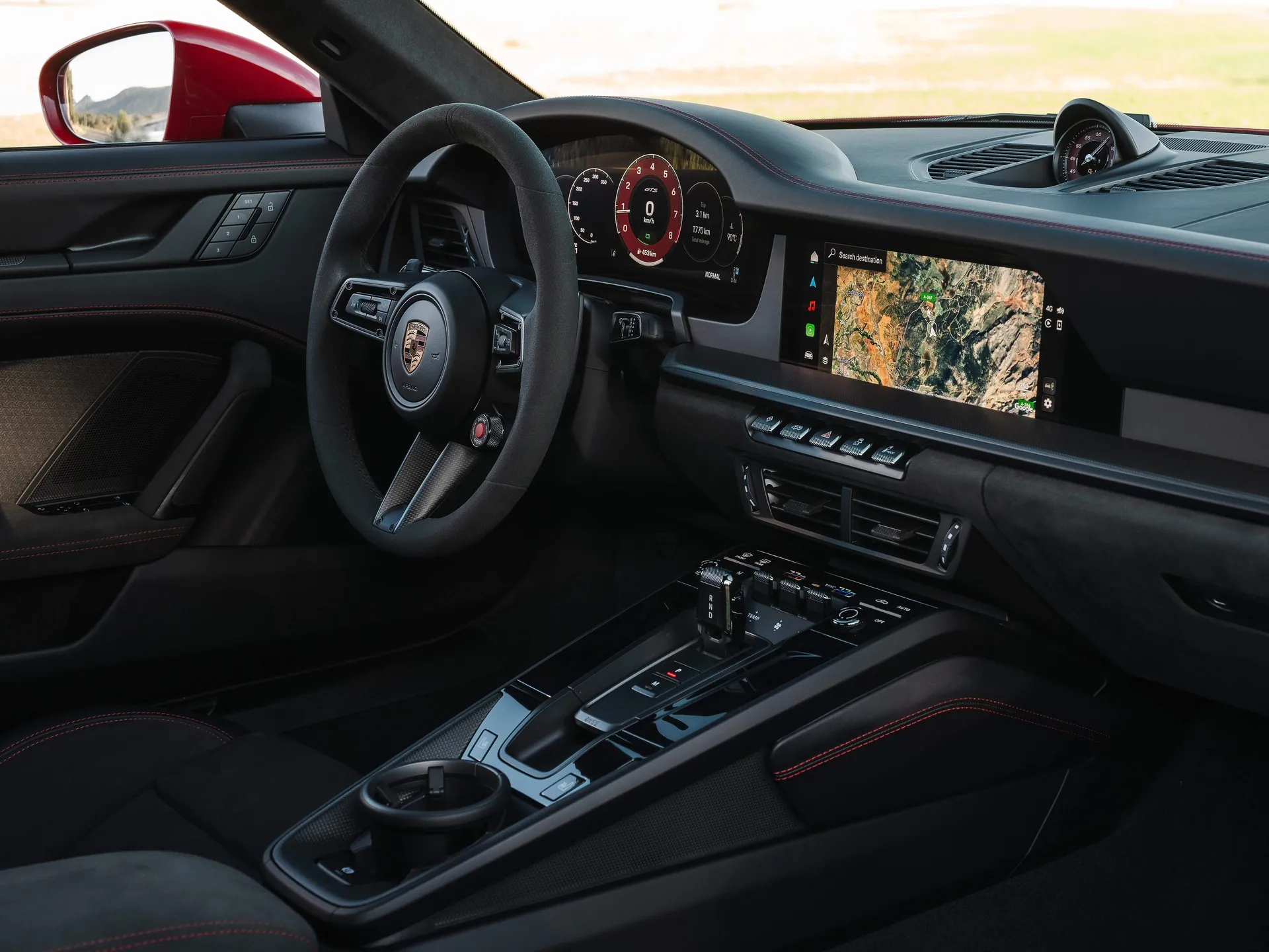 Porsche 911 Carrera 4 GTS (2025) – interiér