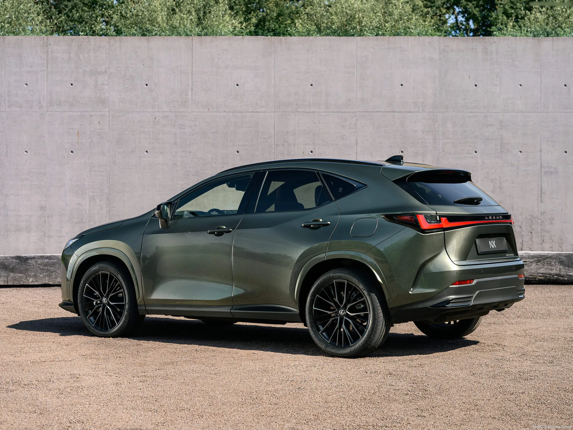 Lexus NX (2027) – zadní tříčtvrteční pohled