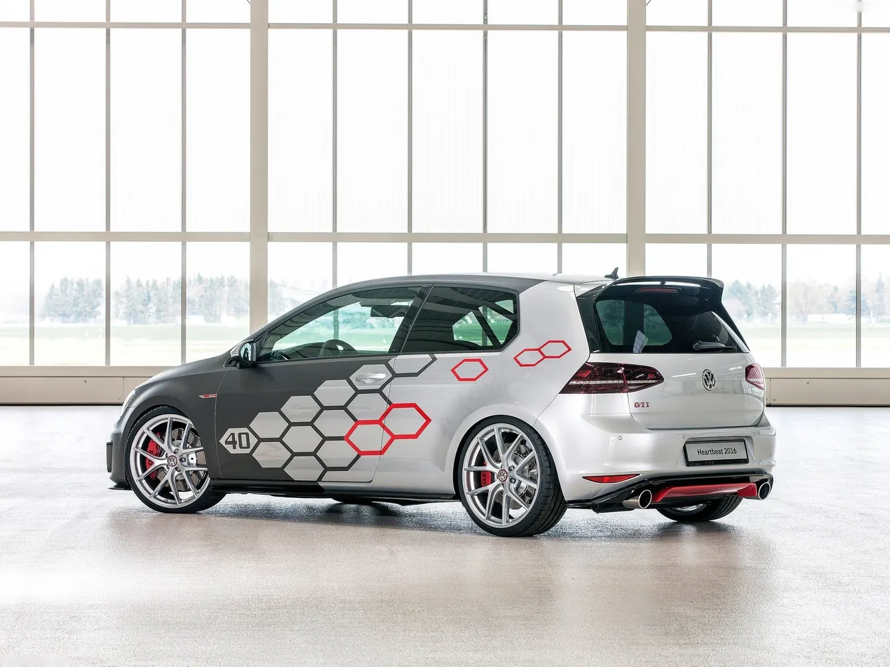 Volkswagen Golf GTI Heartbeat Concept (2016) – zadní tříčtvrteční pohled