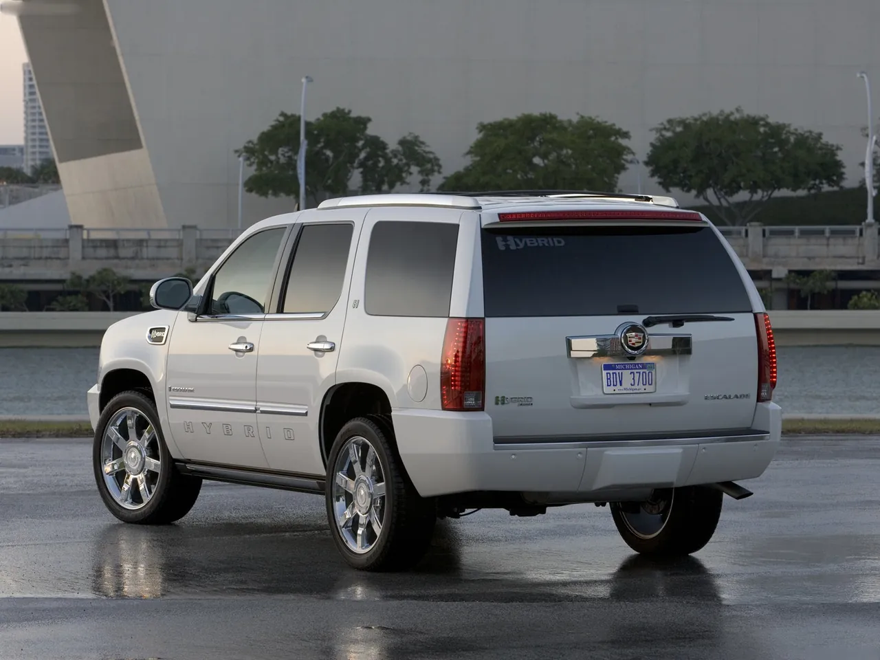 Cadillac Escalade Hybrid (2009) – zadní tříčtvrteční pohled