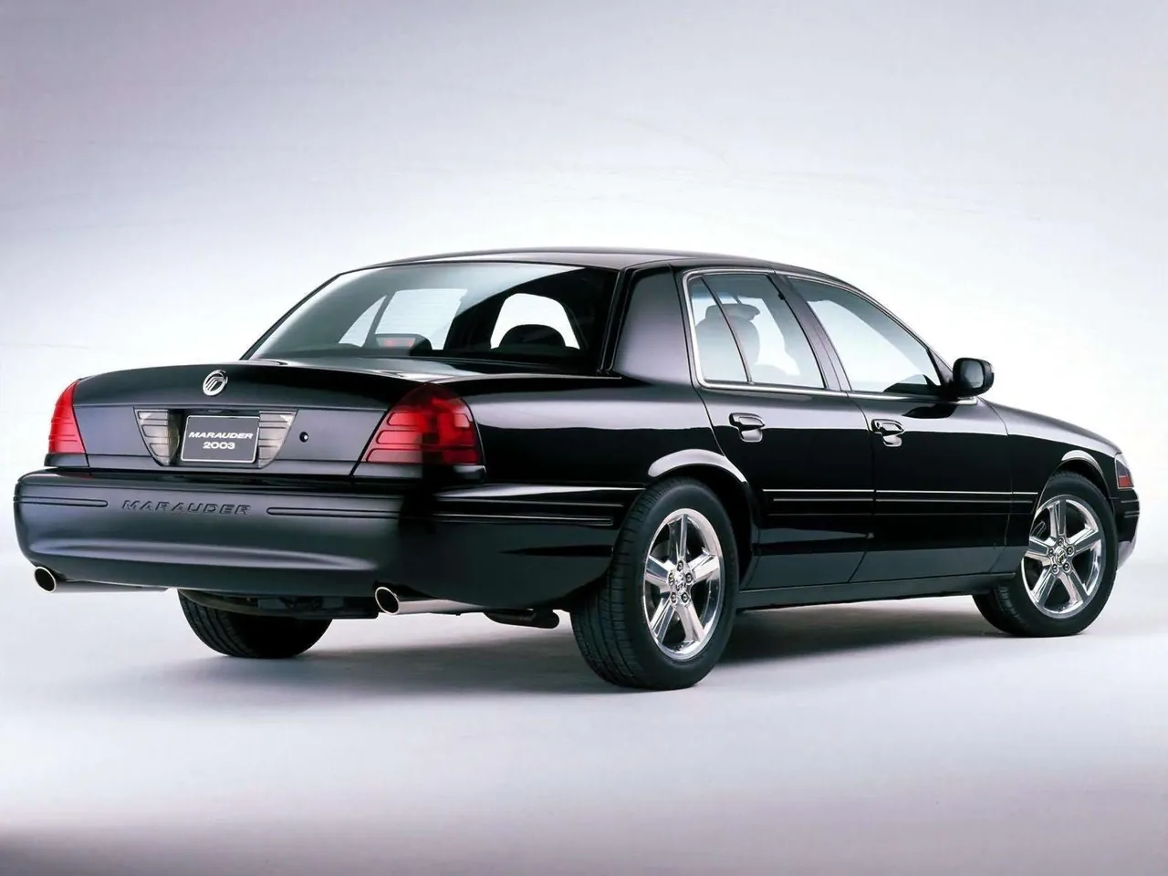 Mercury Marauder (2003) – zadní tříčtvrteční pohled