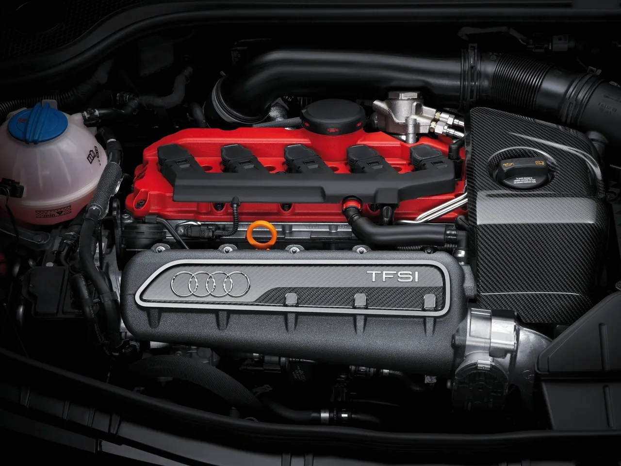 Audi TT RS plus (2013) – motorový prostor