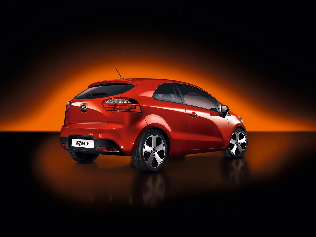 Kia Rio 3-door (2012) – zadní tříčtvrteční pohled