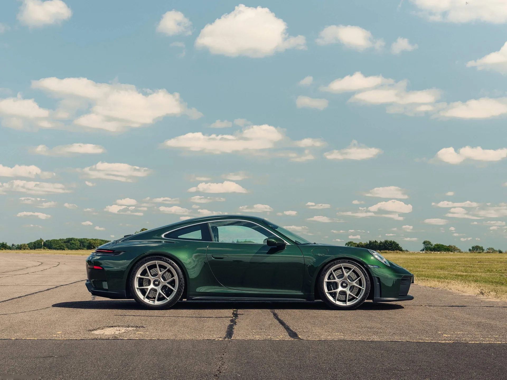 Porsche 911 GT3 Touring [UK] (2025) – boční profil