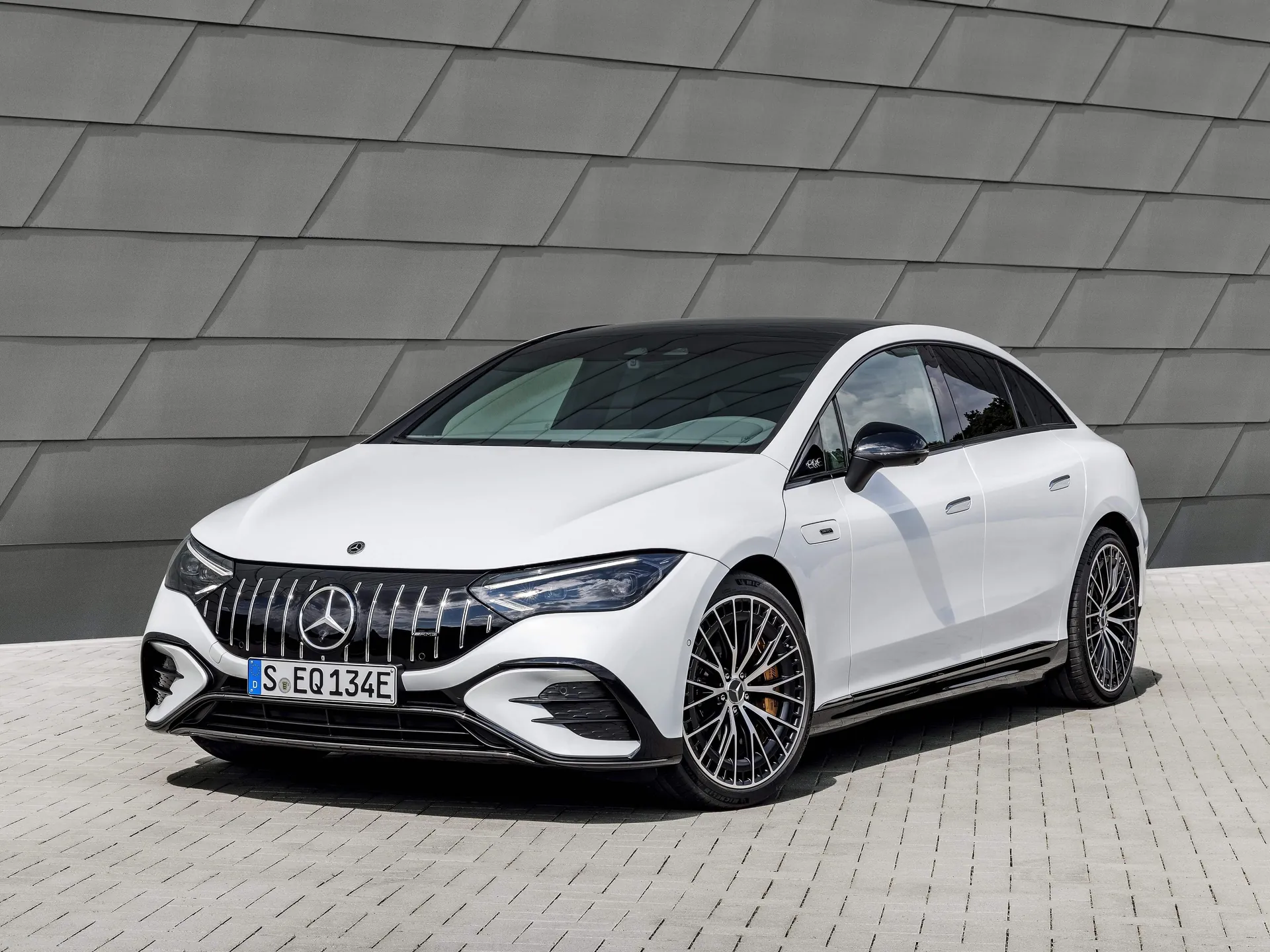 Mercedes-Benz EQE 53 AMG (2023)