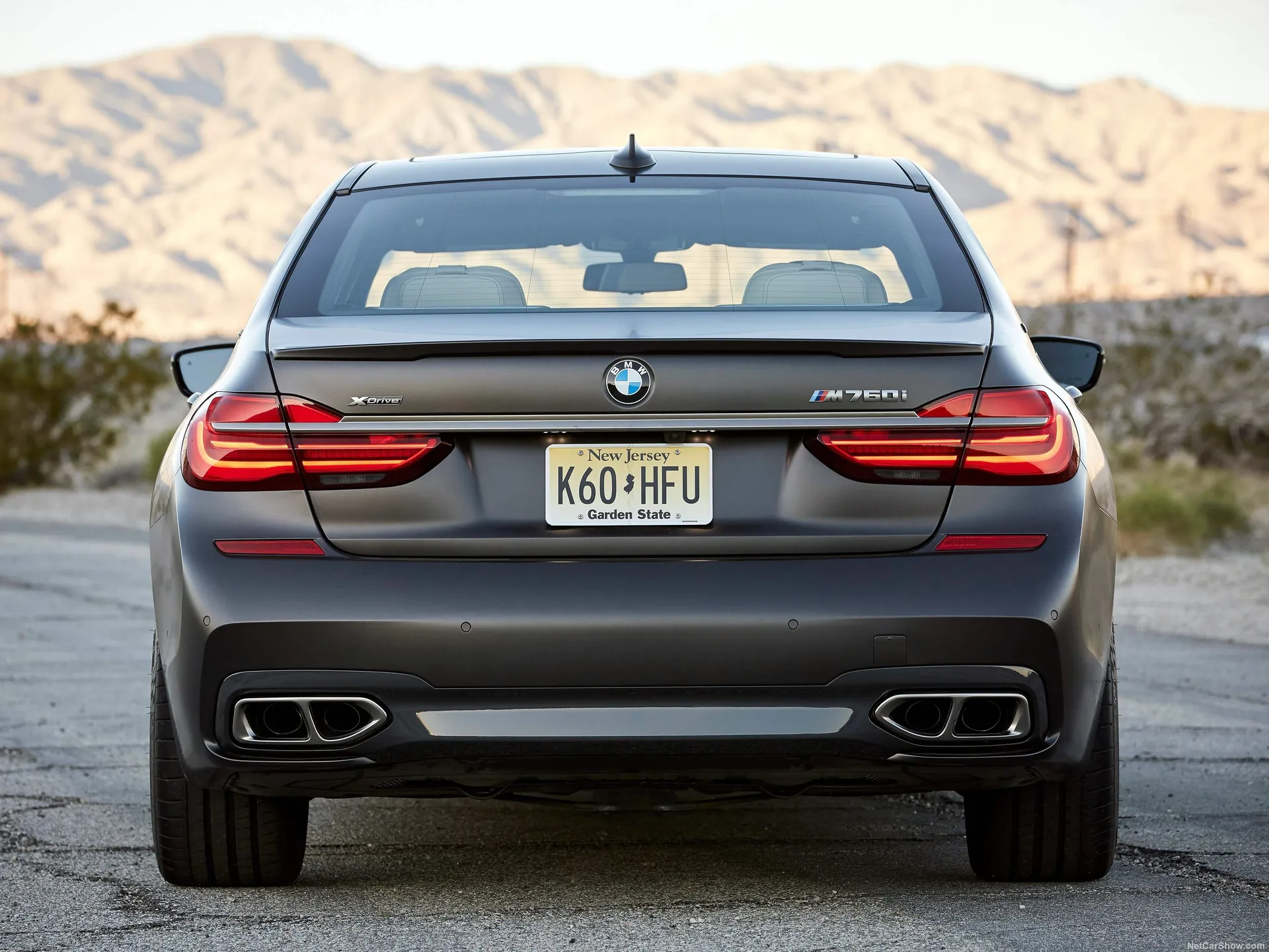 BMW M760Li xDrive (2017) – zezadu
