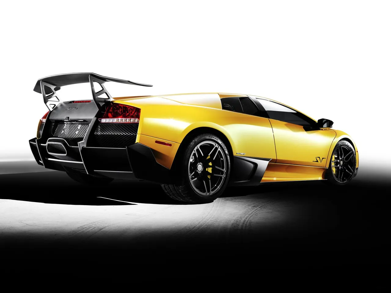 Lamborghini Murcielago LP670-4 SuperVeloce (2010) – zadní tříčtvrteční pohled
