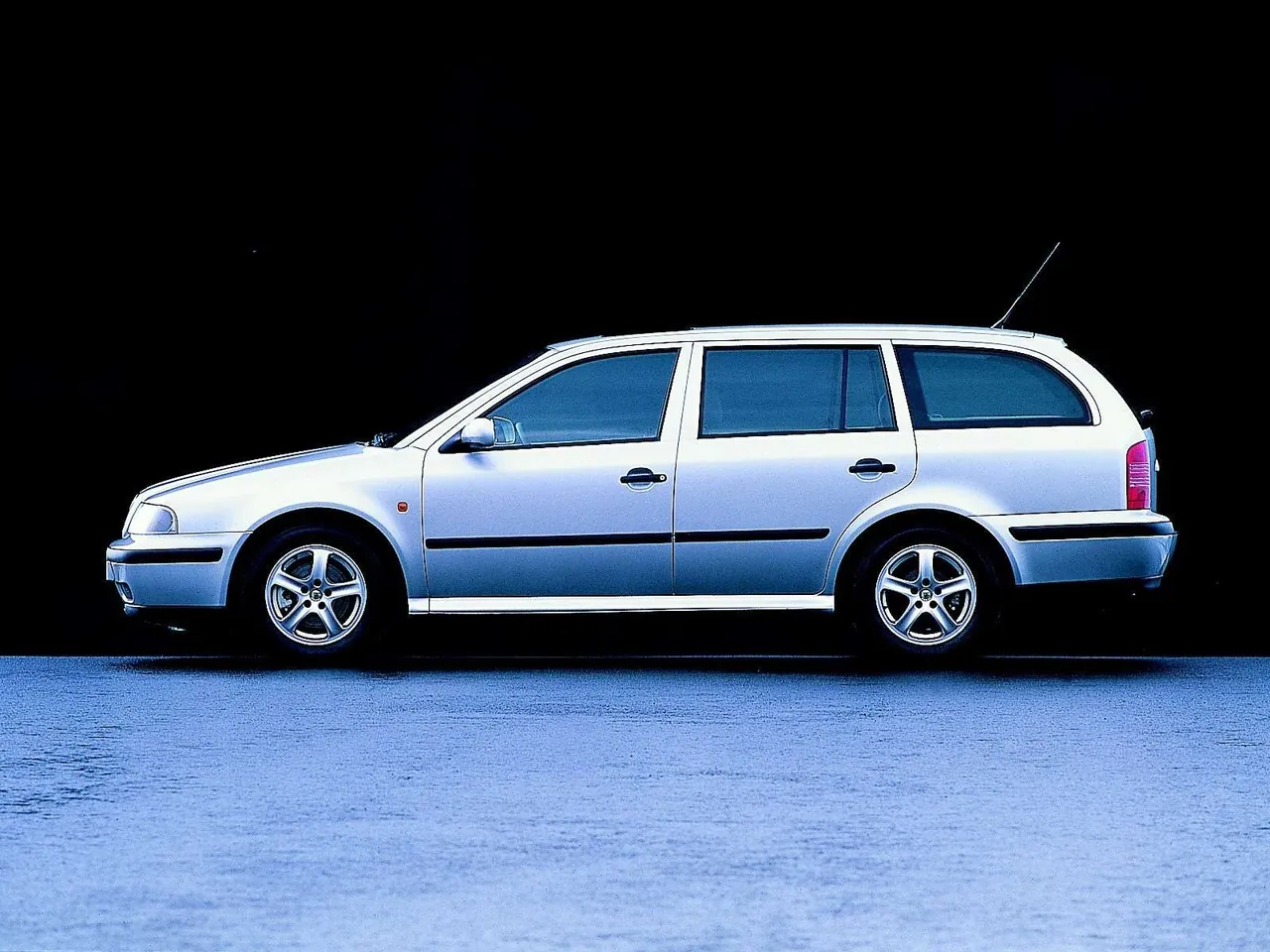 Skoda Octavia Combi (1999) – boční profil