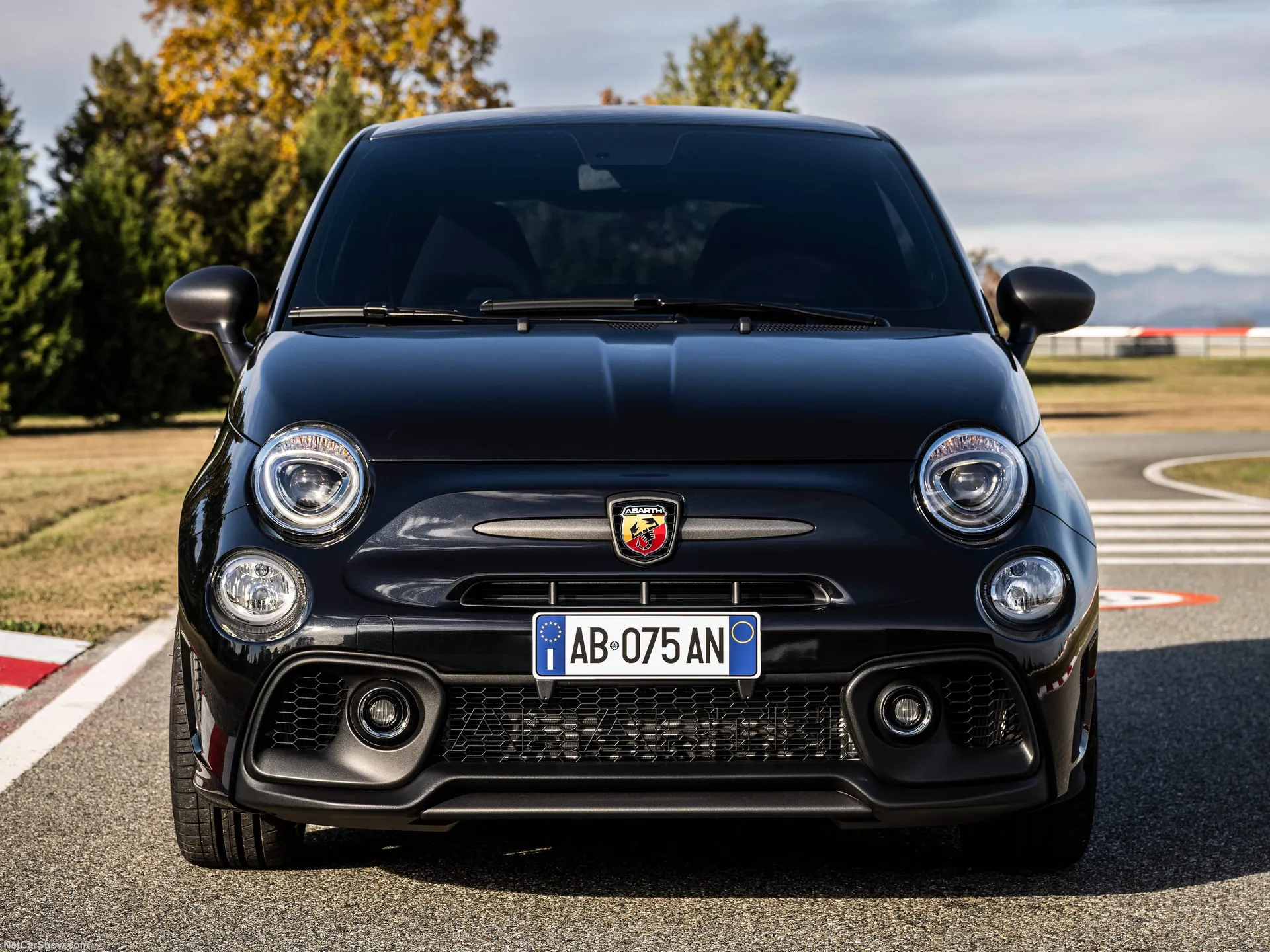 Fiat 695 Abarth 75th Anniversario (2024) – zepředu