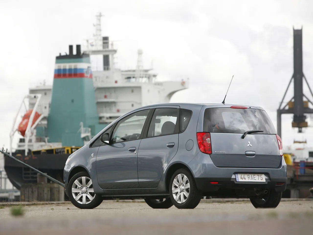 Mitsubishi Colt 5-door (2009) – zadní tříčtvrteční pohled