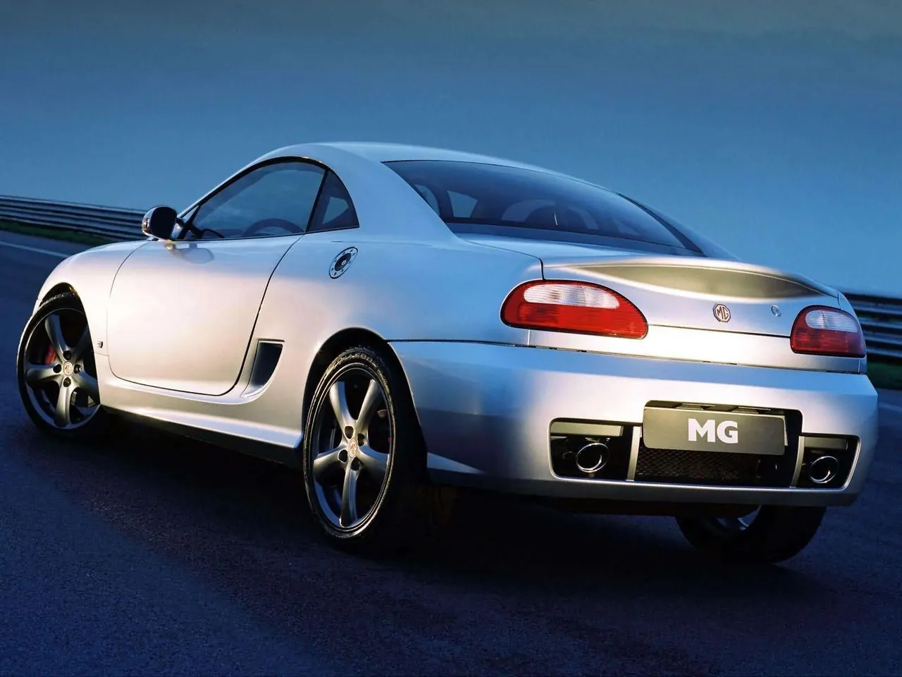 MG GT Concept (2004) – zadní tříčtvrteční pohled