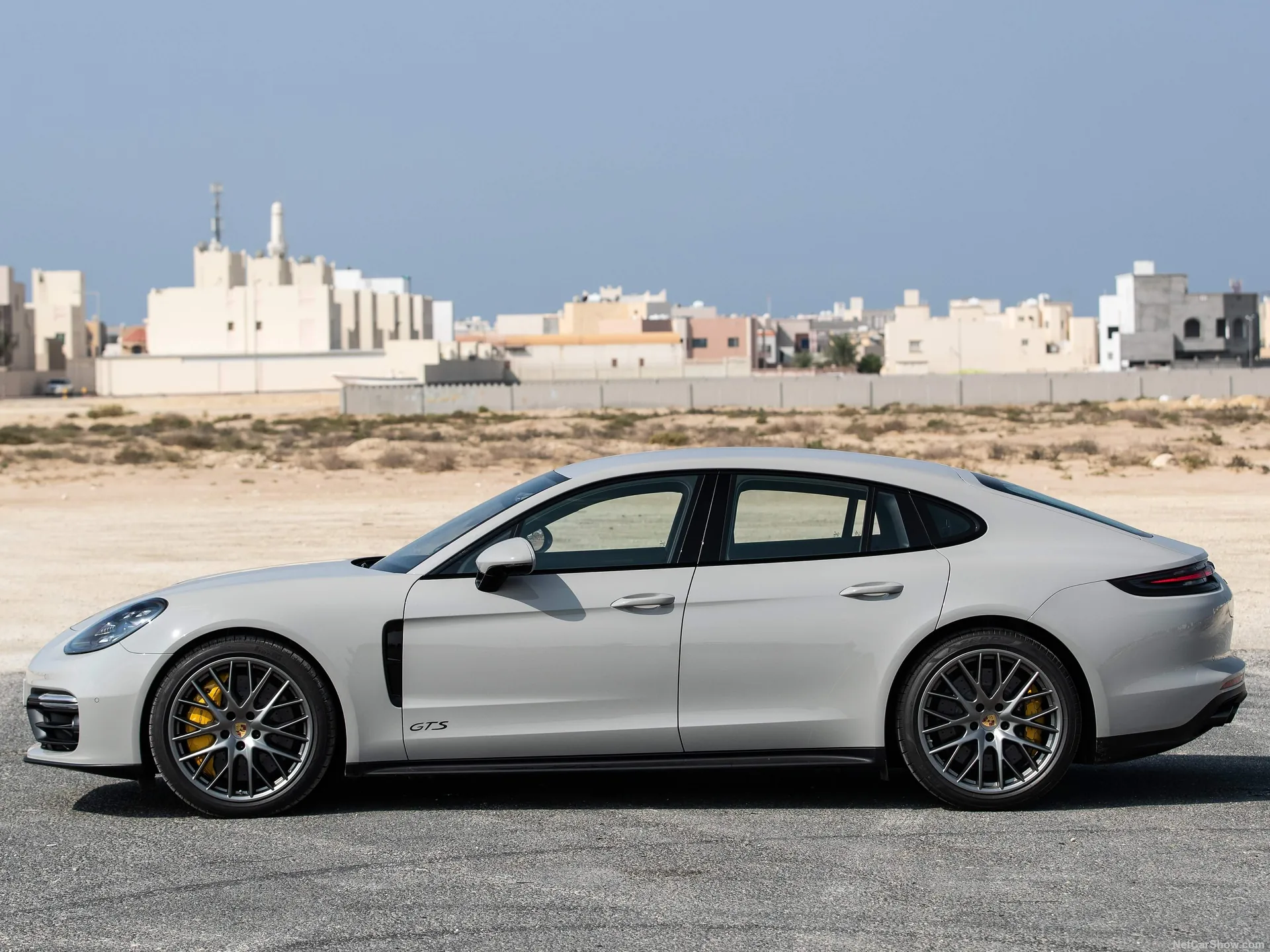 Porsche Panamera GTS (2019) – boční profil