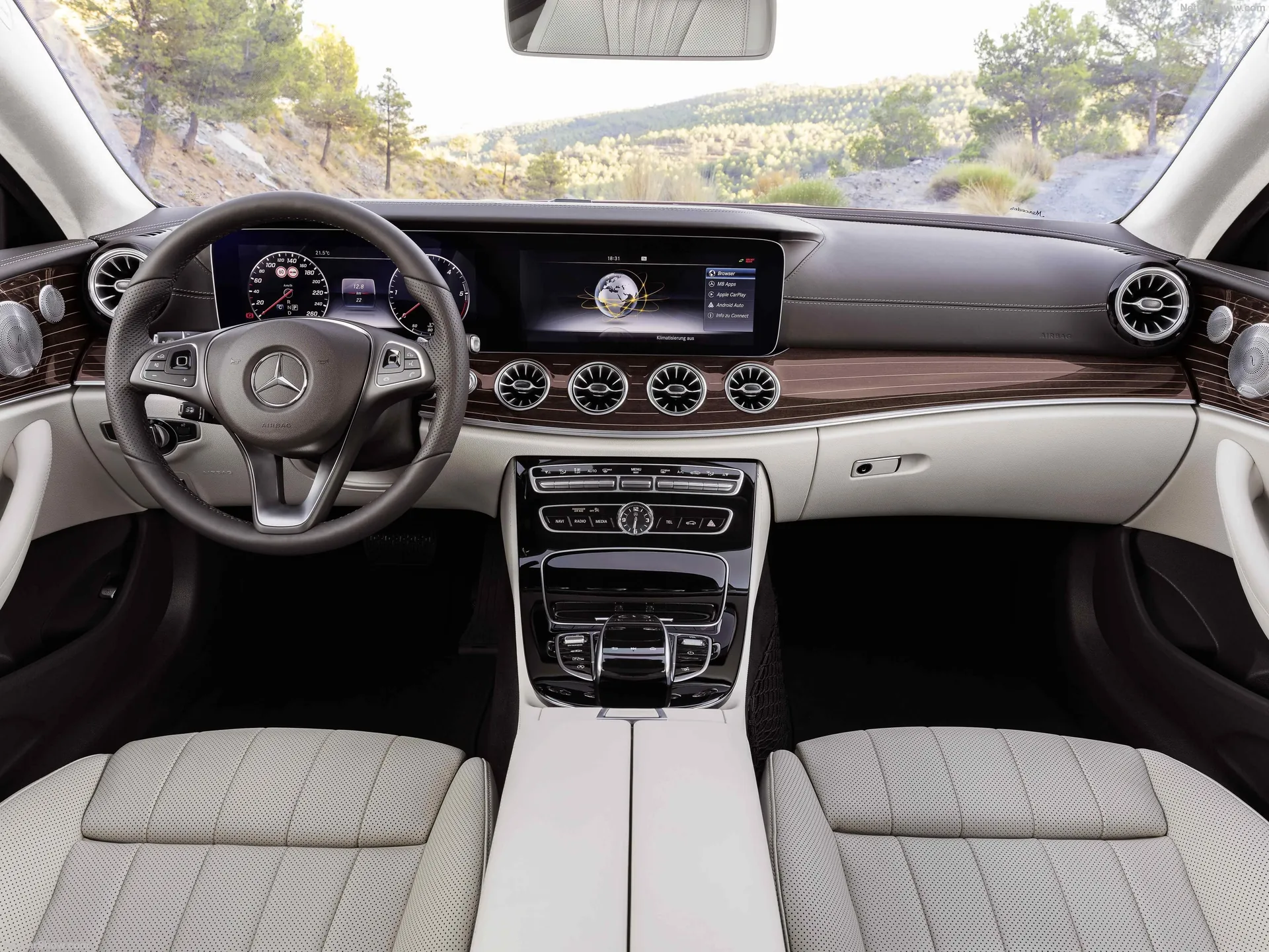 Mercedes-Benz E-Class Coupe (2017) – interiér