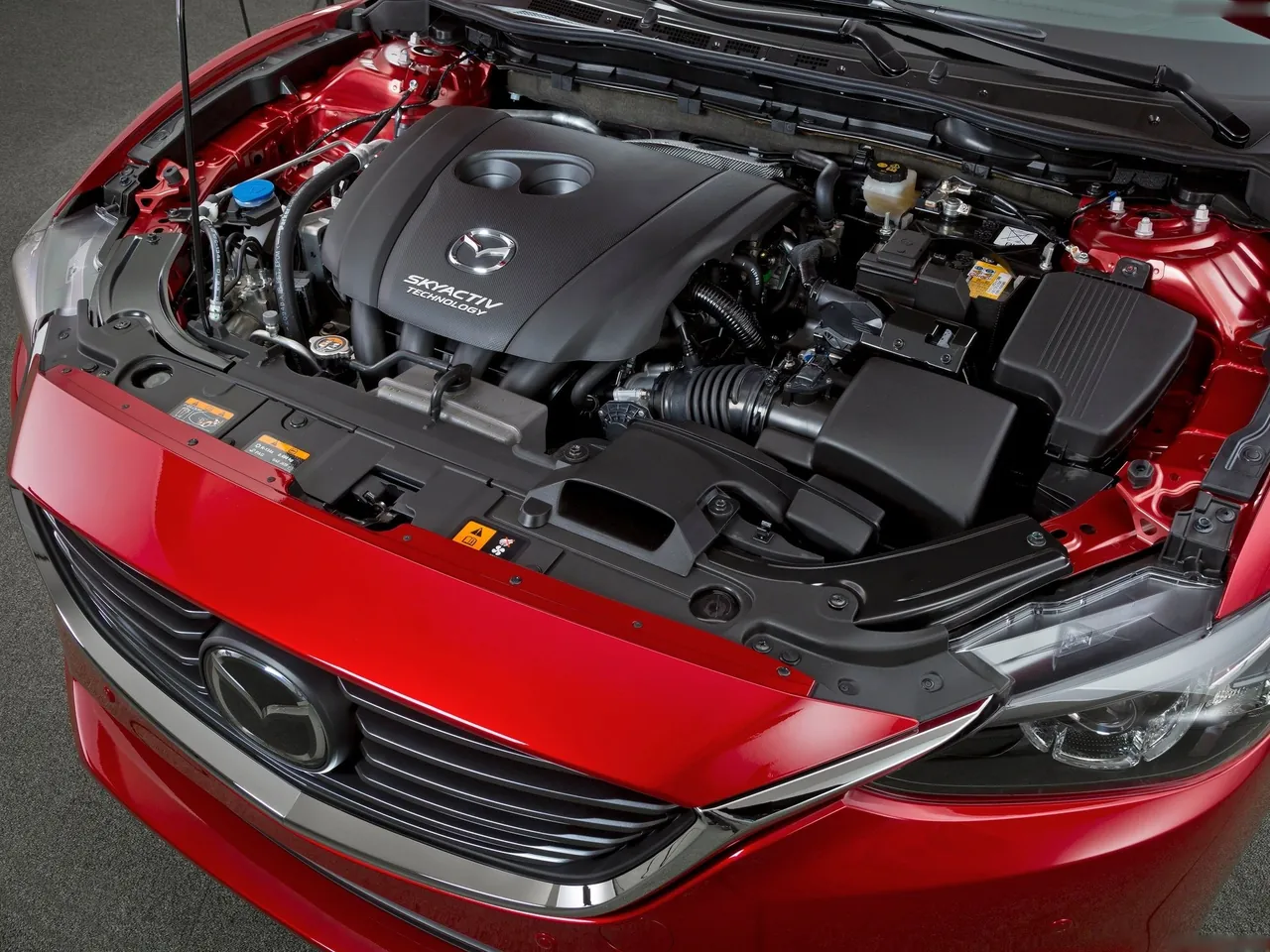 Mazda 6 Sedan (2015) – motorový prostor