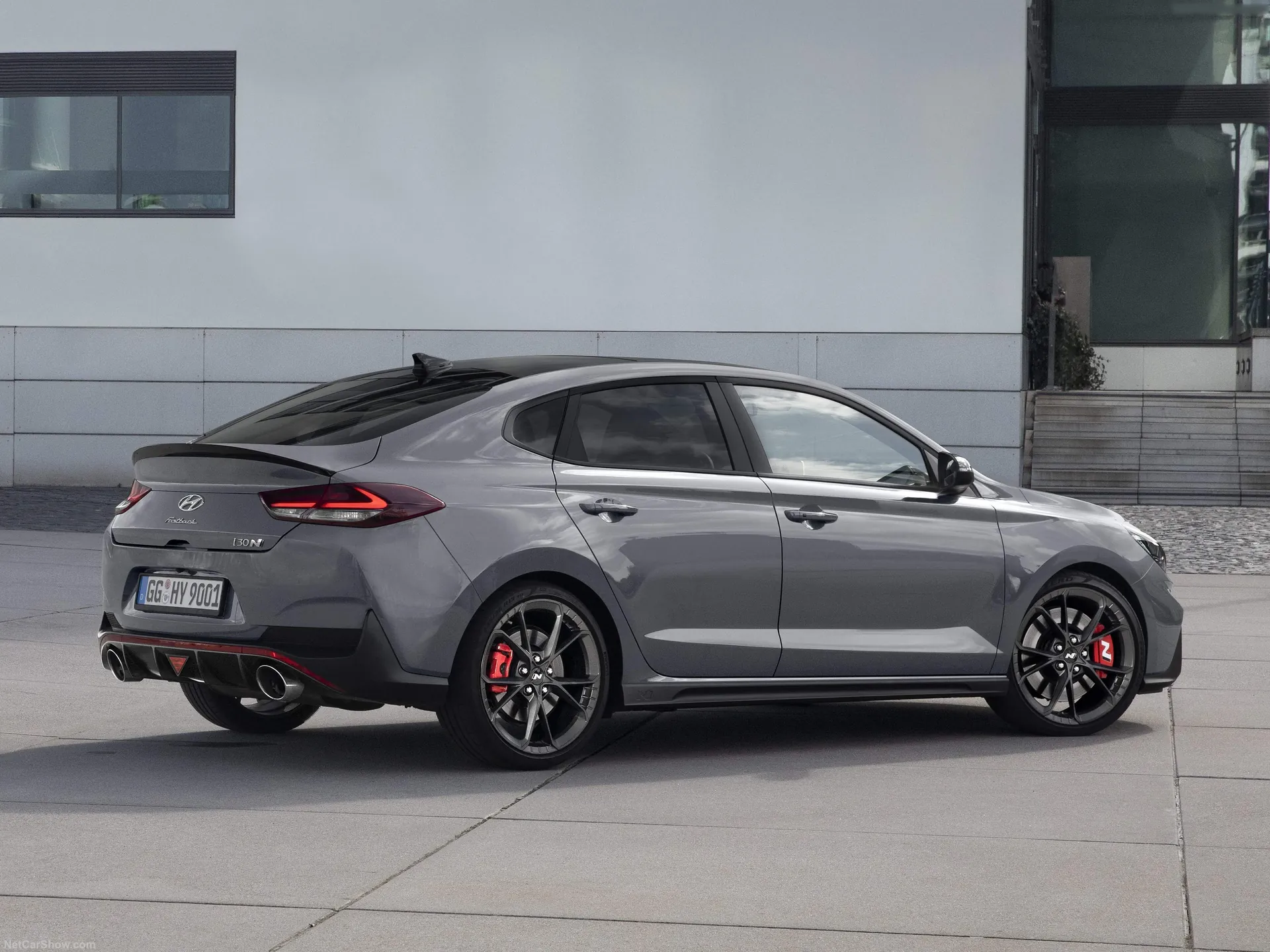 Hyundai i30 Fastback N (2021) – zadní tříčtvrteční pohled