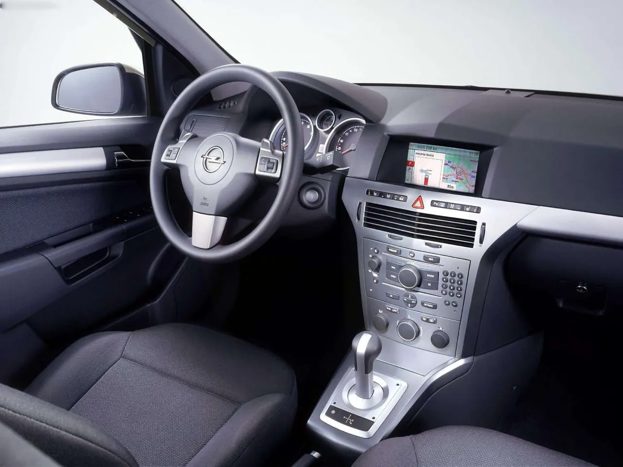 Opel Astra GTC (2005) – interiér