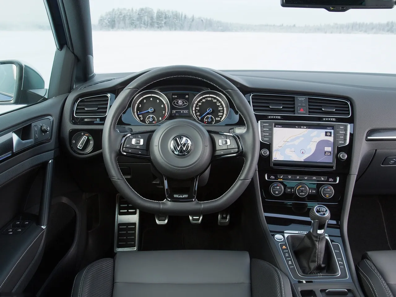 Volkswagen Golf R (2014) – interiér