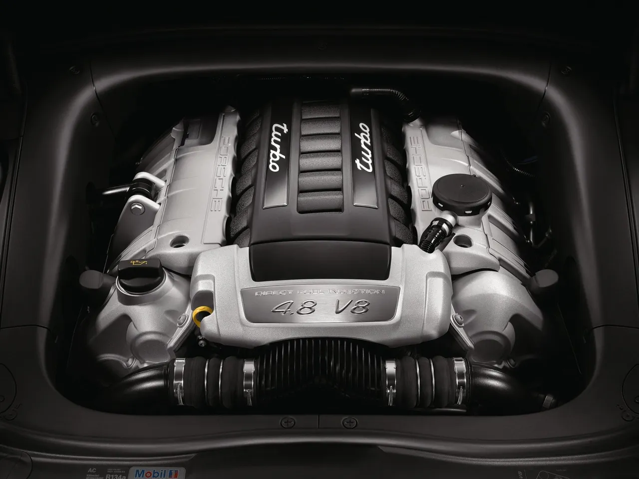 Porsche Cayenne Turbo (2008) - Engine Bay