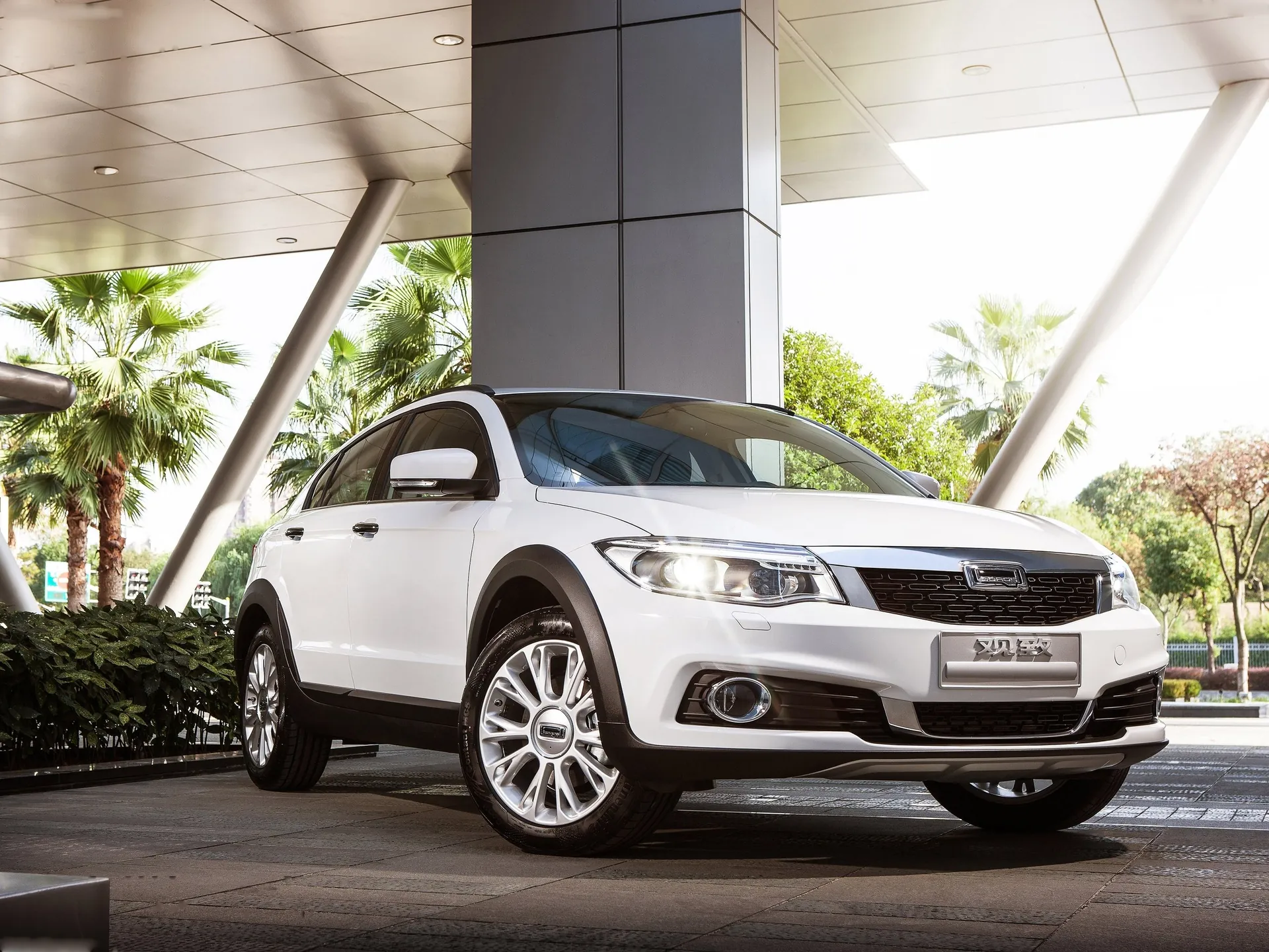 Qoros 3 City SUV 1.6T (2015)