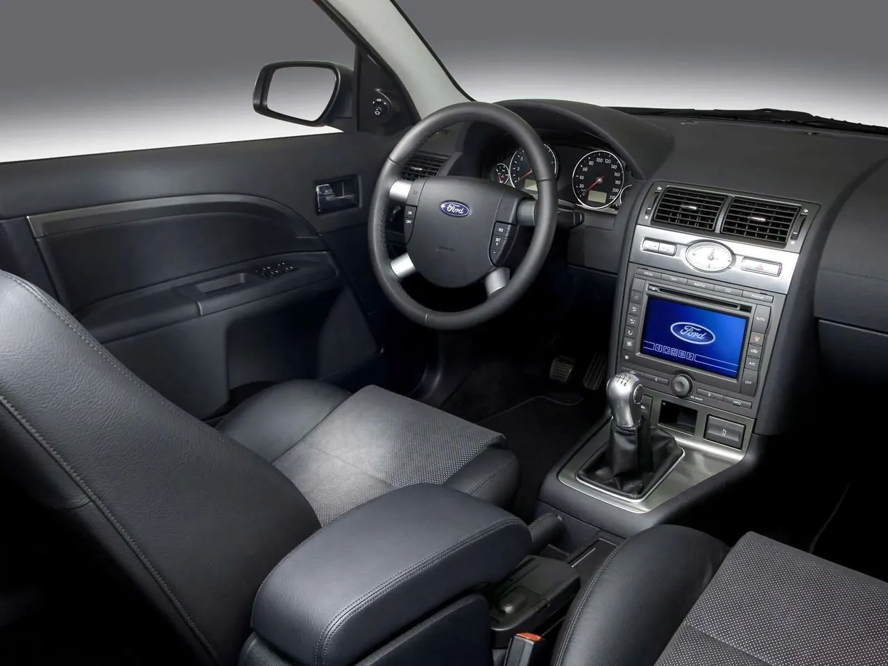 Ford Mondeo Titanium TDCi (2004) – interiér