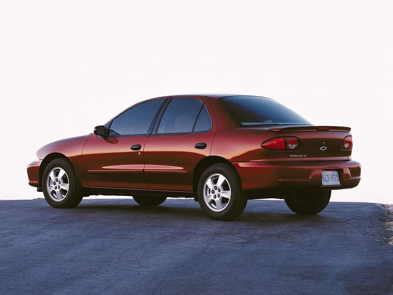 Chevrolet Cavalier LS Sedan (2001) – zadní tříčtvrteční pohled