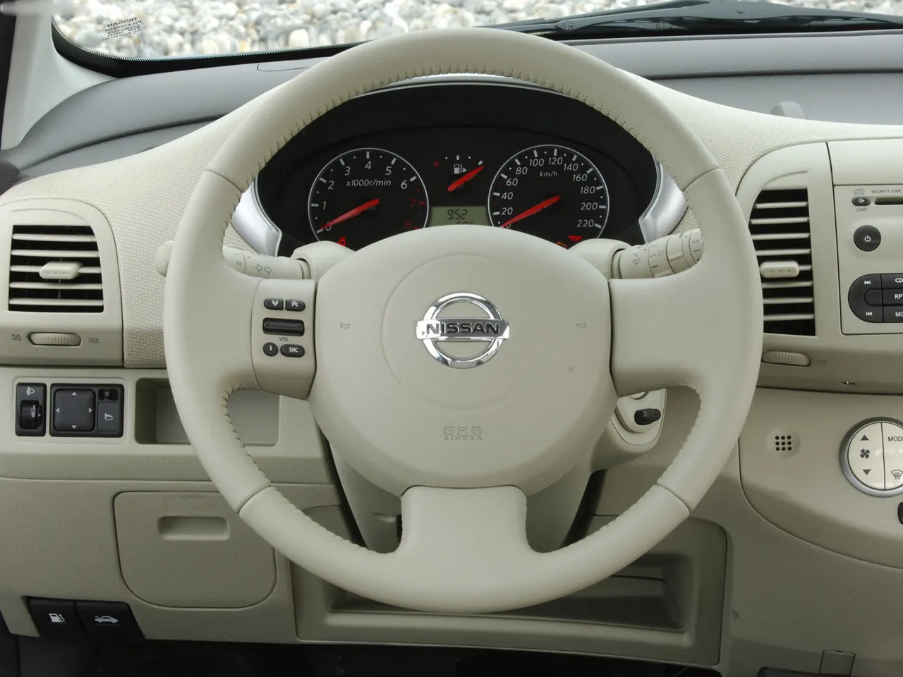 Nissan Micra (2005) – interiér
