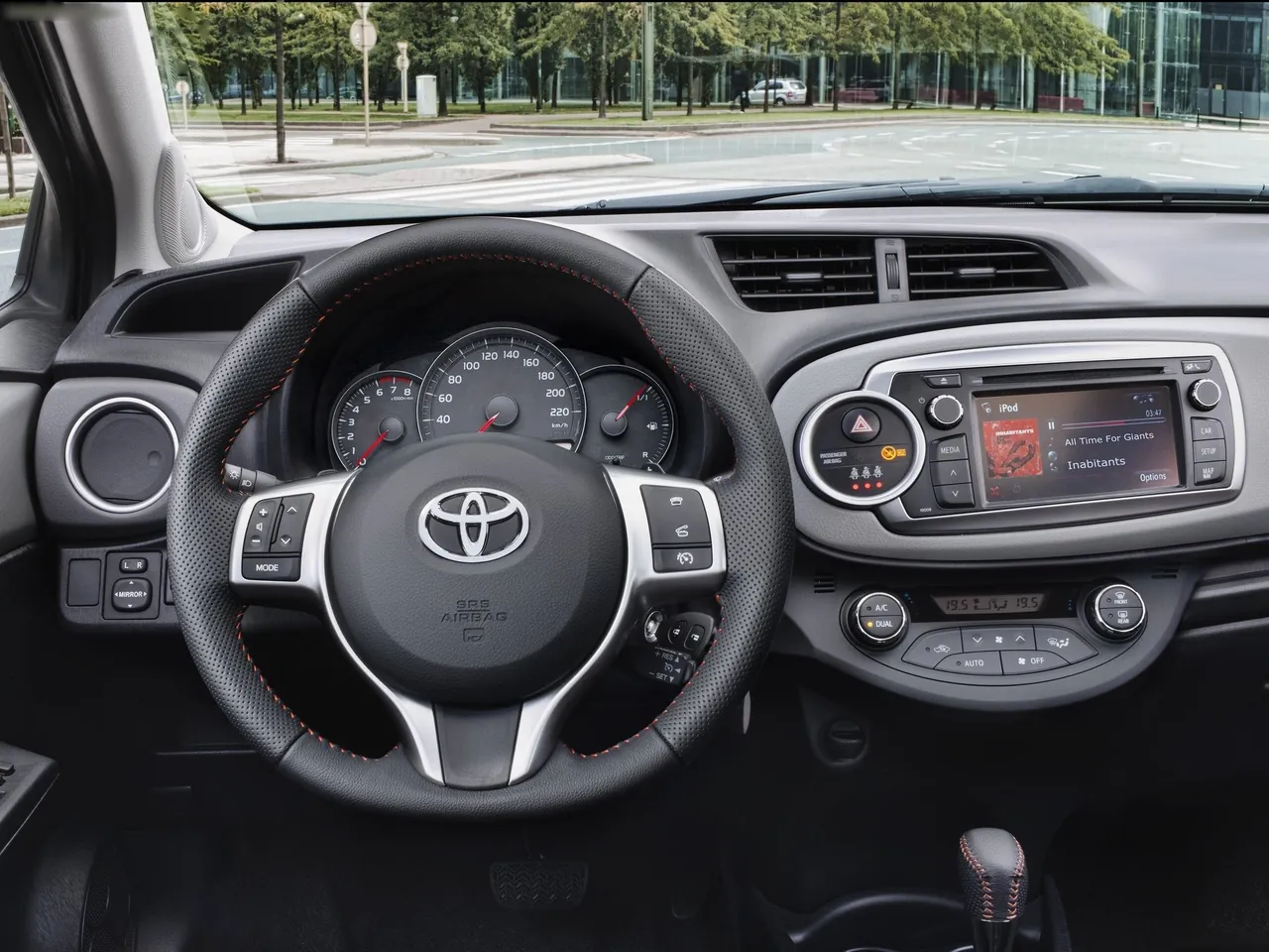 Toyota Yaris (2012) – interiér