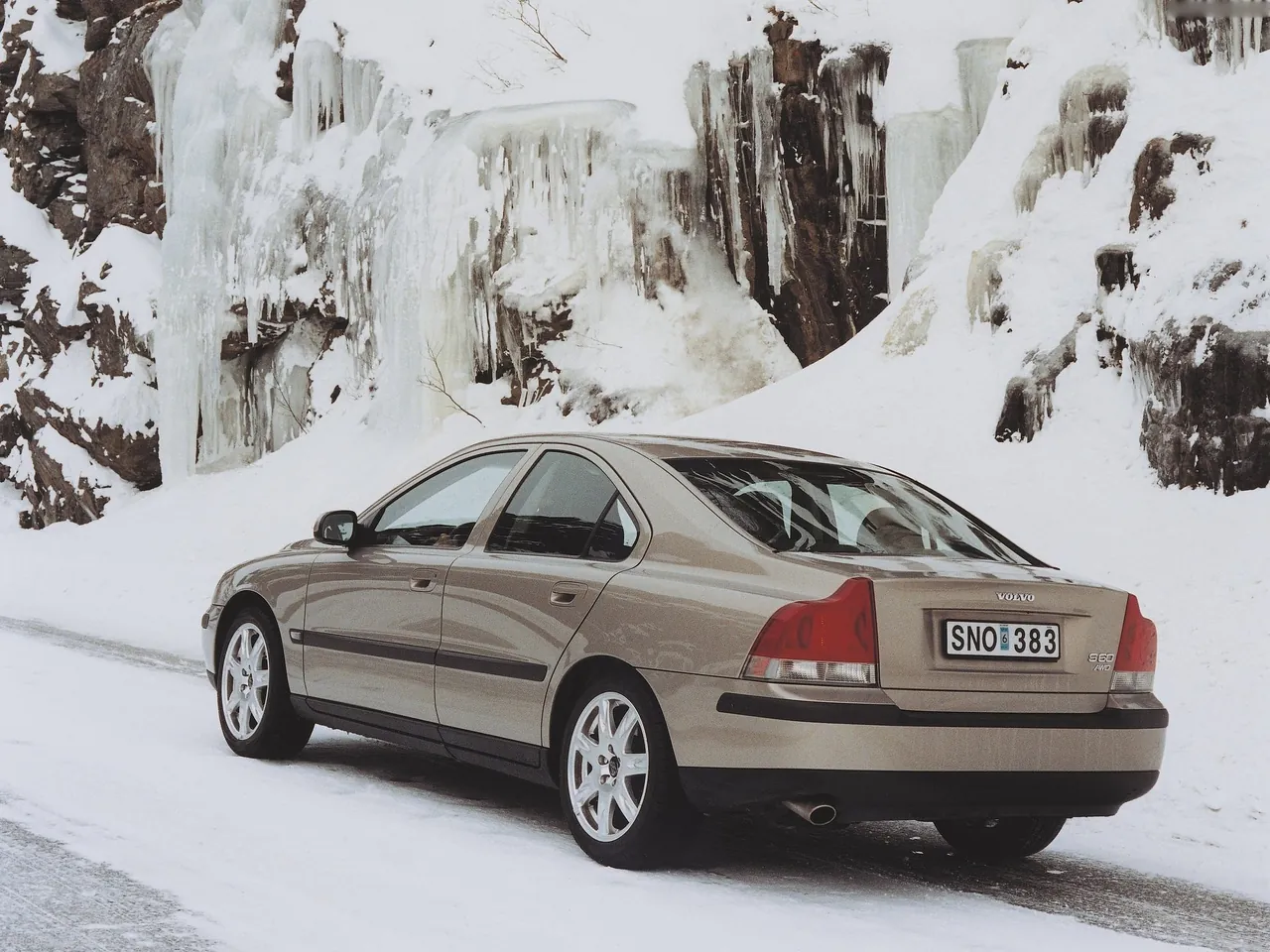 Volvo S60 AWD (2002) – zadní tříčtvrteční pohled