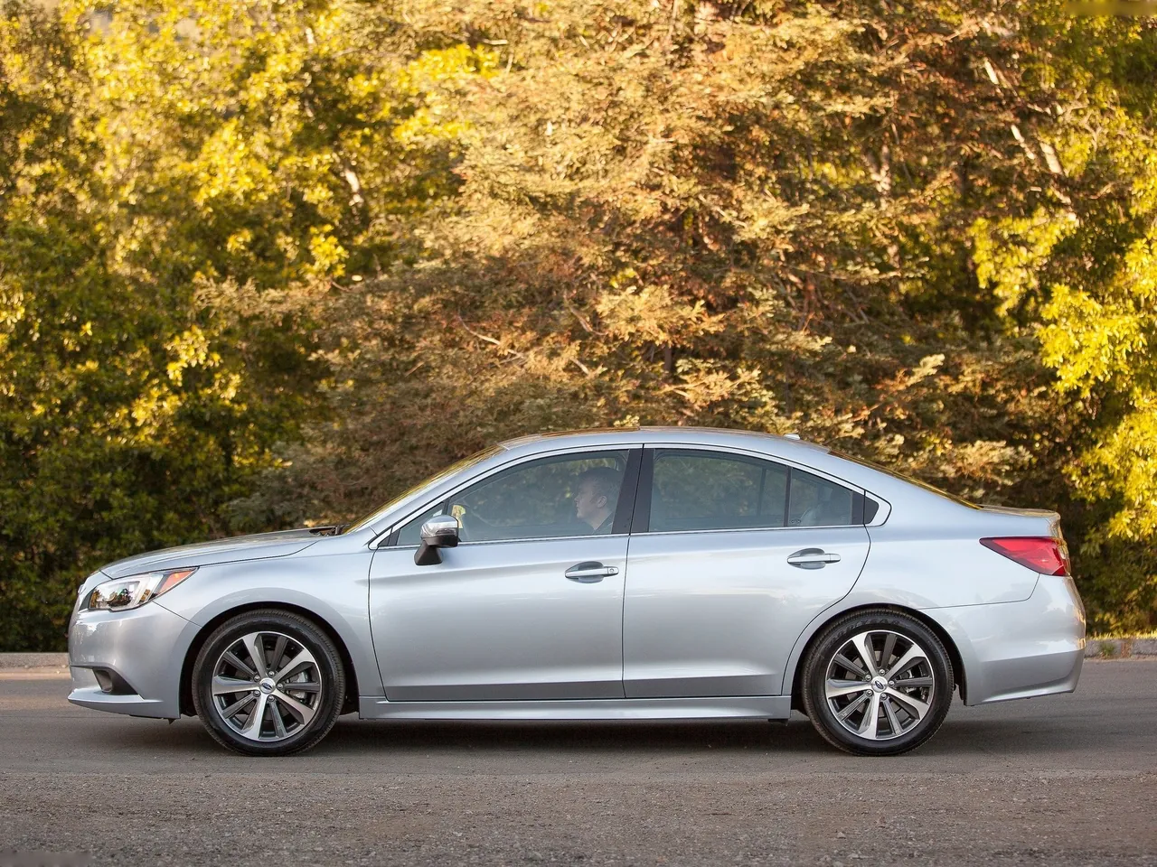 Subaru Legacy (2015) – boční profil