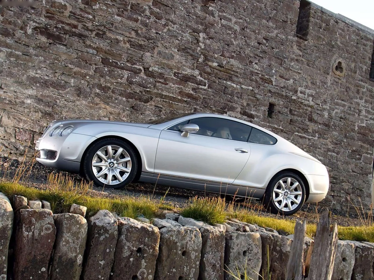 Bentley Continental GT (2003) – boční profil