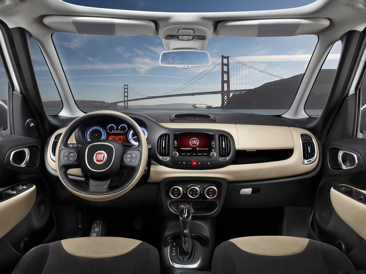Fiat 500L [US] (2014) – interiér