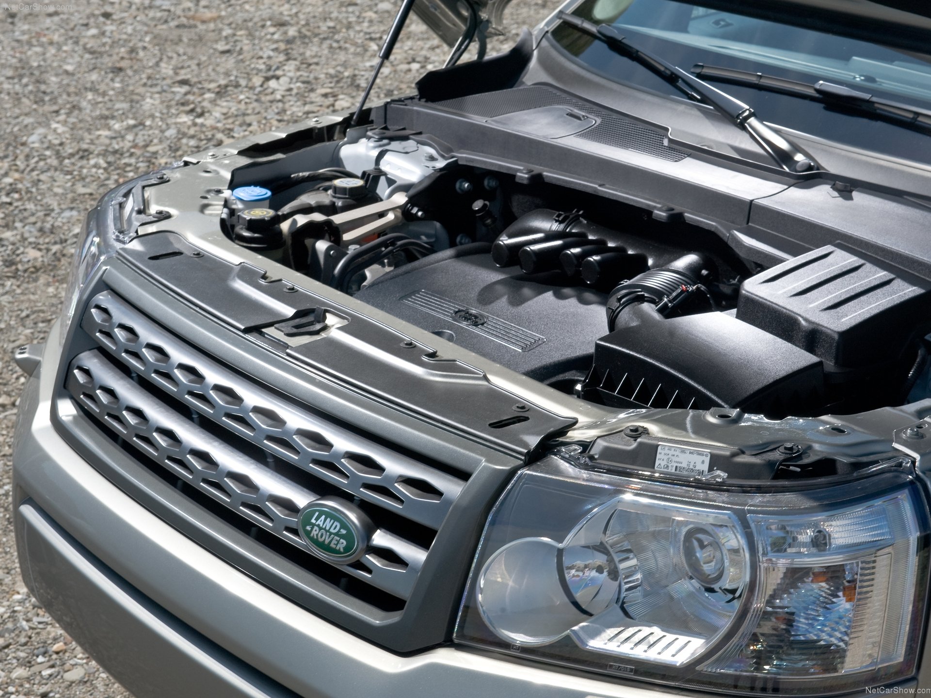 Land Rover Freelander 2 (2011) – motorový prostor