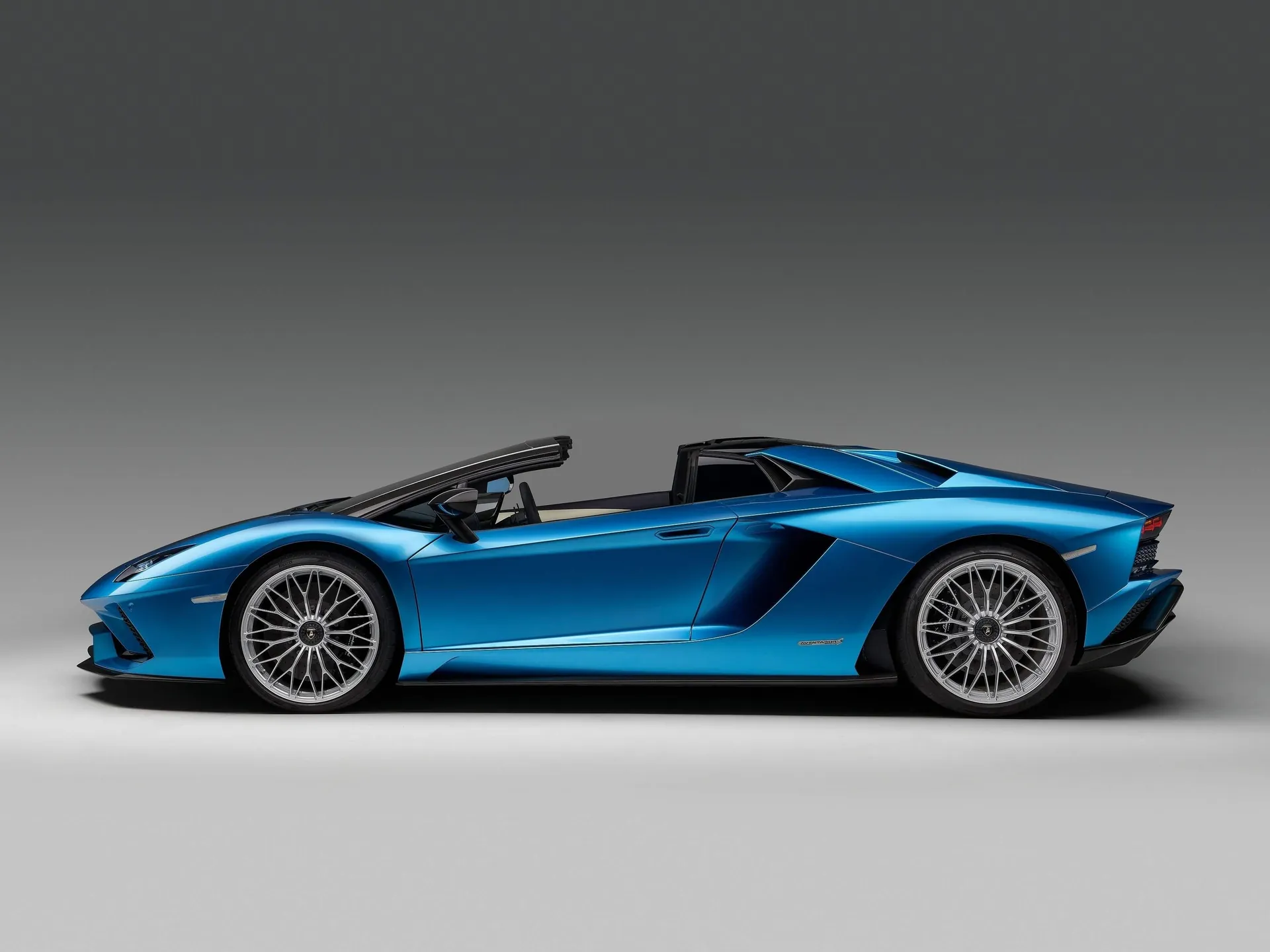 Lamborghini Aventador S Roadster (2018) – boční profil