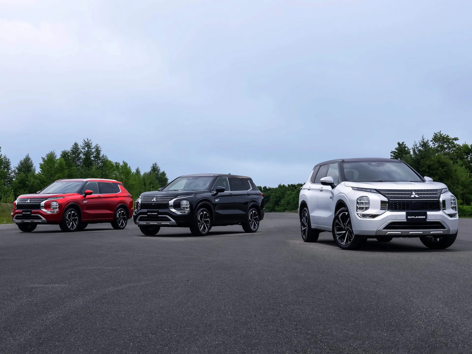 Mitsubishi Outlander PHEV (2022) - Group Shot