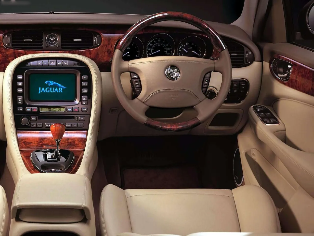 Jaguar XJ8 L (2005) – interiér