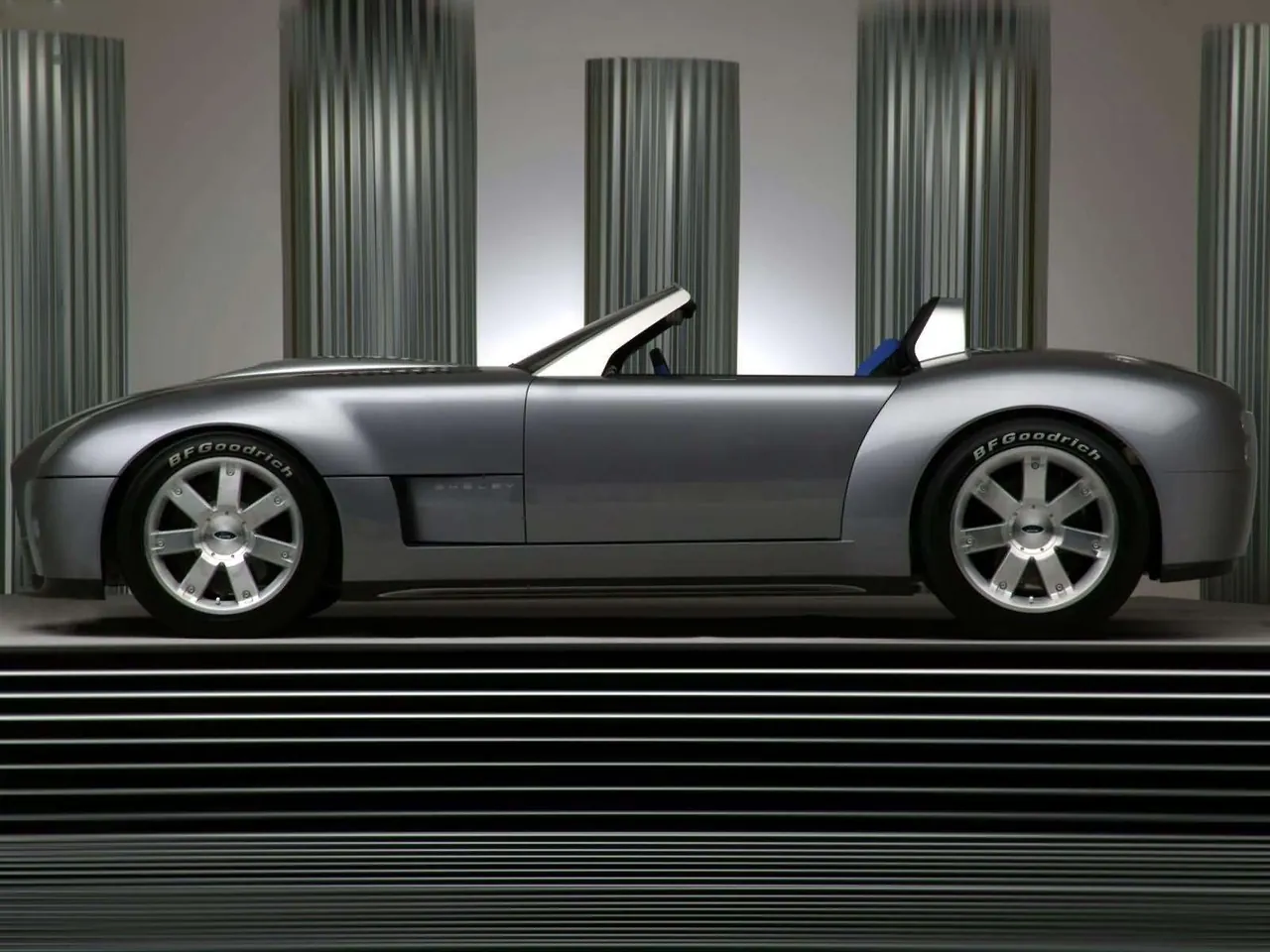 Ford Shelby Cobra Concept (2004) – boční profil