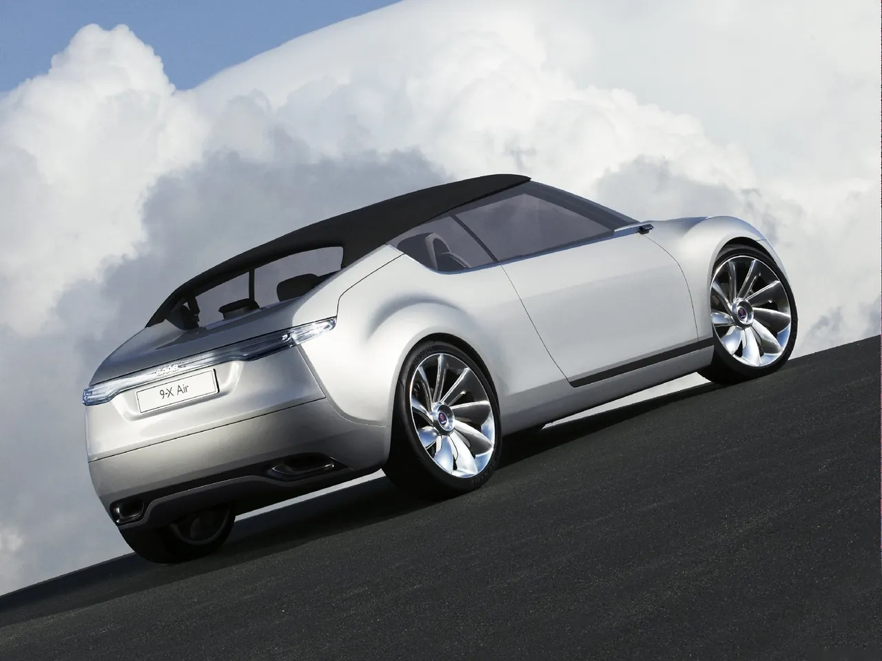 Saab 9-X Air BioHybrid Concept (2008) – zadní tříčtvrteční pohled