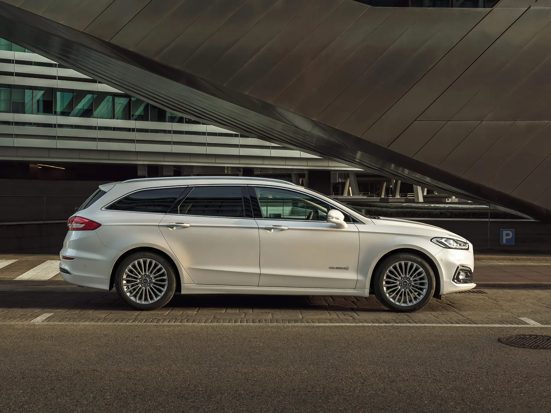 Ford Mondeo Wagon Hybrid (2019) – boční profil