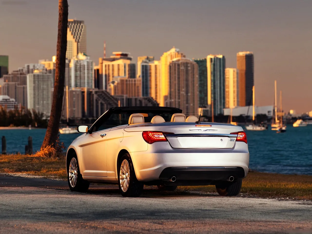 Chrysler 200 Convertible (2011) – zadní tříčtvrteční pohled