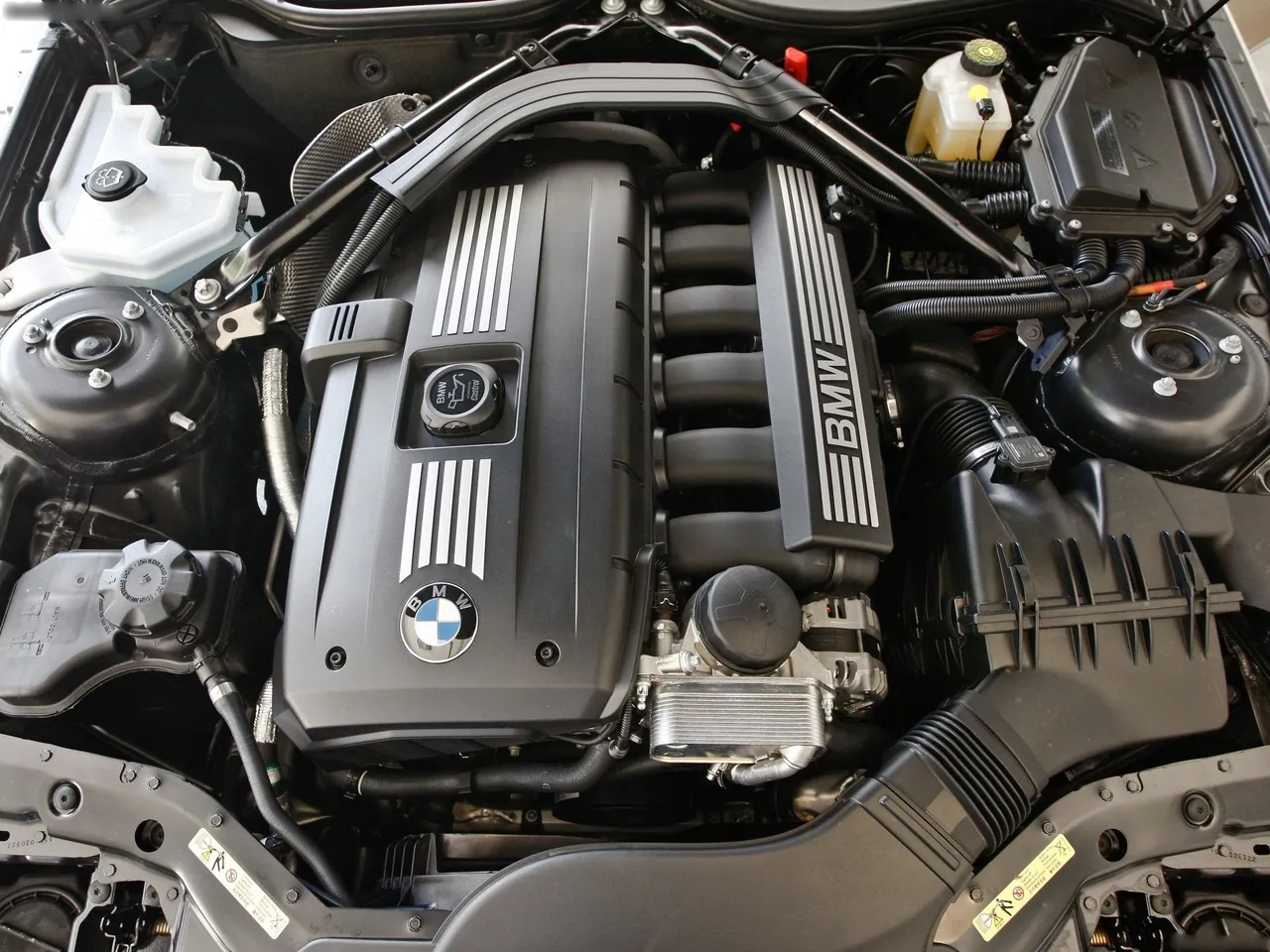 BMW Z4 (2011) – motorový prostor